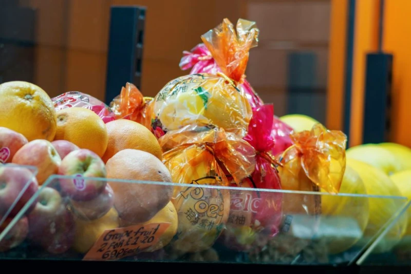 Zakaz pakowania warzyw i owoców w plastik we Francji